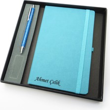 Signator® Codex | N265 Kişiye Özel Defterli Set - Isme Özel Mavi Kalem + Isme Özel Turkuaz Defter | Isme Özel Kutusunda Hediyelik Set