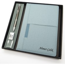 Signator® Codex | N275 Kişiye Özel Defterli Set - Isme Özel Gri Kalem + Isme Özel Açık Mavi Defter + Isme Özel 32 GB USB Bellek| Isme Özel Kutusunda Hediyelik Set