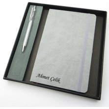 Signator® Codex | N253 Kişiye Özel Defterli Set - Isme Özel Gri Kalem + Isme Özel Gri Defter | Isme Özel Kutusunda Hediyelik Set