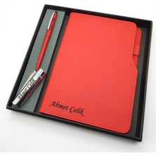 Signator® Codex | N242 Kişiye Özel Defterli Set - Scrikss Isme Özel Kırmızı Kalem + Isme Özel Kırmızı Defter + Isme Özel Gümüş Çakmak | Isme Özel Kutusunda Hediyelik Set