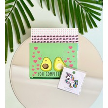 Giftmoda Avokado Beni Tamamlıyorsun Mini Albüm Ve Rozet Set