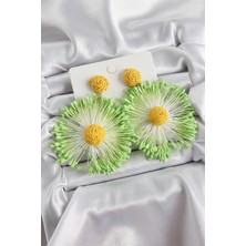 Shopzum Yeşil Püsküllü Papatya Figürlü Hasır Örgü Model Gold Renk Kadın Küpe