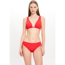 Too Salty Swimwear Kadın Kırmızı Üçgen Toparlayıcı Alttan Ayarlı Klasik Bel Bikini Takımı 24S109ST