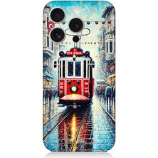 Apple iPhone 16 Pro Uyumlu Yağmurlu Sokakta Kırmızı Tramvay  Desenli Silikon Kılıf