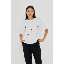 Kalp Işlemeli Taşlı T-Shirt