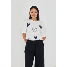 Çoklu Kalp Baskılı Taşlı T-Shirt