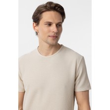 Bej Slim Fit Armürlü Bisiklet Yaka Tişört
