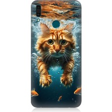 Huawei Y9 2019 Uyumlu Suda Yüzen Kedi  Desenli Silikon Kılıf