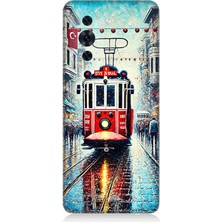 Huawei Nova 10 Pro Uyumlu Yağmurlu Sokakta Kırmızı Tramvay  Desenli Silikon Kılıf