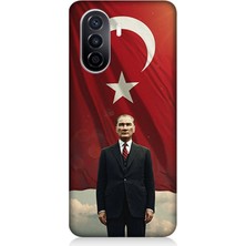 Huawei Nova Y70 Uyumlu Bayrak Önünde Güçlü Atatürk  Desenli Silikon Kılıf