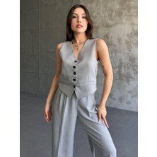 Kadın Kolsuz Yelekli Takım – Bol Paça Pantolonlu Şık ve Modern Ikili Takım