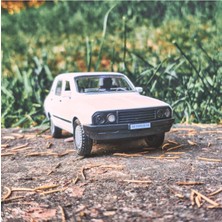 12 Toros Beyaz Koleksiyon Metal Araba 12CM Lüks Araba