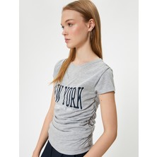 Koton Kolej Tişört Baskılı Kruvaze Yaka Büzgü Detaylı Slim Fit Viskon Karışımlı