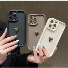 Iphone 15 Pro Max Uyumlu Kılıf 3D Gold Kalp Darbelere Dayanıklı Yumuşak Kamera Korumalı Kapak Kahve