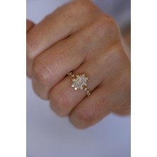 14 Ayar Altın Taş Detaylı Prenses Baget Yüzük