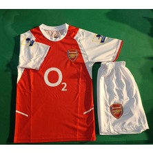 Arsanal Henry Nostaljı Kırmızı  Çocuk Futbol Forması  4lü Set Forma+Şort+Çorp+Bilrklik