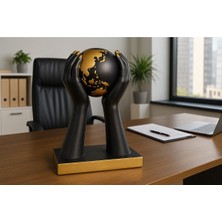 Dekoratif Kaideli Dünyayı Tutan Eller Biblosu