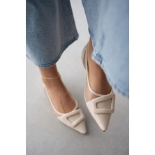 Carla Sivri Burun Tül Detaylı Toka Aksesuarlı Kadın Babet Bej