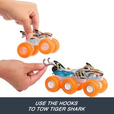 Storemax Wheels Monster Trucks Toy Truck & Big Rig Multipack, 1:64 Ölçekli Mega-Wrex & Tiger Shark ile Eşleşen Power Smashers Deco