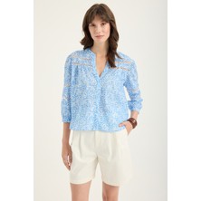 Desenli Açık Yaka Bluz