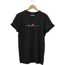 Sevgililer Günü Hediyesi Love Yazı Baskılı Kalpli %100 Pamuk Regular Fit Bisiklet Yaka T-Shirt