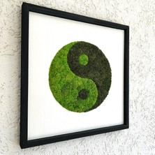 45X45 cm Yin Yang Figürlü Yosun Duvar Dekoru | El Yapımı Zen ve Feng Shui Temalı Tablo | Siyah Ahşap Çerçeveli, Bakım Gerektirmez