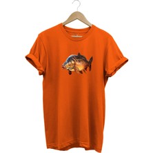 Avcılık Fishing Deniz Göl Sazan Balığı Baskılı Renkli %100 Pamuk Regular Fit Bisiklet Yaka T-Shirt