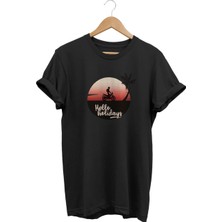 Hello Holiday Baskılı T-Shirt