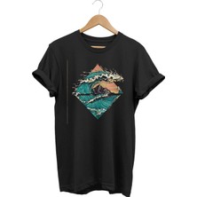 Tsunami Baskılı T-Shirt