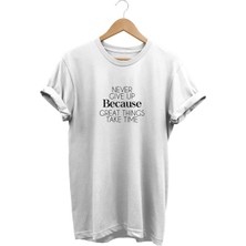 Never Give Up Baskılı T-Shirt