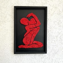 Kadın Silüetli Kırmızı Yosun Duvar Dekoru | 29X53 cm | El Yapımı Doğal Liken Yosunu ile Bakım Gerektirmeyen Modern Tablo