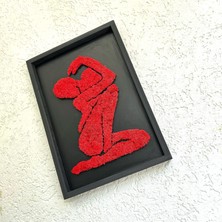 Kadın Silüetli Kırmızı Yosun Duvar Dekoru | 29X53 cm | El Yapımı Doğal Liken Yosunu ile Bakım Gerektirmeyen Modern Tablo