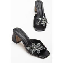 Kadın Topuklu Terlik Siyah Cilt Taşlı Yaprak Aksesuarlı