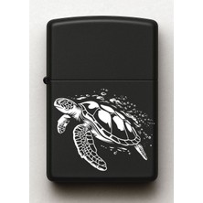 Kaplumbağa Caretta Desenli Kişiye Özel Isimli Siyah Benzinli Metal Çakmak