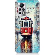 Infinix Note 11 Pro Uyumlu Yağmurlu Sokakta Kırmızı Tramvay  Desenli Silikon Kılıf