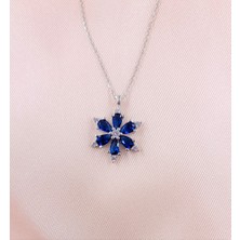 Lotus Çiçeği Tasarımlı 925 Ayar Gümüş Kolye – Rodyum Kaplama, Lacivert Zirkon Taşlı