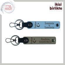 Gurur Yüklü Hatıra – Ayyıldız ve Türkiye Desenli Kişiye Özel Isimli Anahtarlık, Gök Mavi-Kül Gri