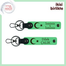 Müdüre Kurumsal Hediye – Ay Yıldız Desenli, Isme Özel 2’li Anahtarlık Seti, Fıstık Yeşil-Yeşil