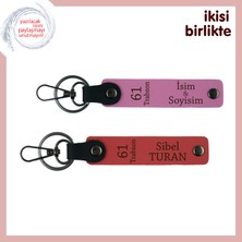 Kardeşe Içten Gelen Bir Hatıra, 61 Yazılı Deri Anahtarlık, Isminize Özel Üretim, Pembe-Nar Çiçeği