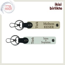 Gurur Dolu Armağan – Türk Yazısı Temalı Kişisel Anahtarlık Set X2, Sütlü Kahve-Beyaz