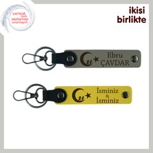 Vefakâr Dosta Teşekkür – Çocuk ve Ayyıldız 2’li Isim Yazılı Anahtarlık Hediyelik, Kül Gri-Sarı