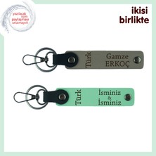 Yeni Başlayan Asistanlara Hatıra – Türk Yazısı Desenli Anahtarlık Takımı, Kül Gri-Yeşil