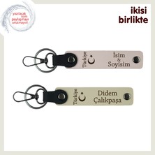 Evlilik Yıldönümü Anısı – Ayyıldız ve Türkiye Desenli Kişisel Deri Anahtarlık, Pudra-Sütlü Kahve