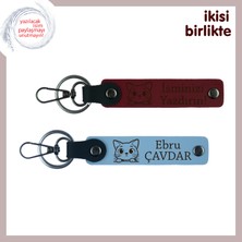 Anneye ve Kedisine Ortak Hediye, Kişisel Isim Yazılabilen Deri Anahtarlık X2’li, Bordo-Gök Mavi