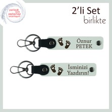 Isme Özel Kalpli Bebek Ayağı Anahtarlık, Annelere Unutulmaz 2’li Hediye Seti, Beyaz-Beyaz