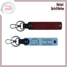 Karavan Hayaliyle Yaşayanlara Kişisel Sürpriz, Deri Anahtarlık 2’li Set, Isim Yazılı, Bordo-Gök Mavi