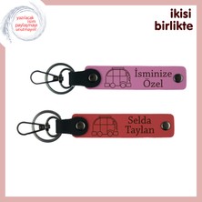 Gezici Hayat Tarzını Sevenlere, Karavan Temalı Deri Anahtarlık Takımı, Isme Özel, Pembe-Nar Çiçeği