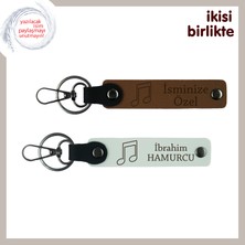 Müziksever Sevgiliye Özel Anlamlı Hediye, Notalı Deri Anahtarlık Takımı, Isim Yazılı, A Kahve-Beyaz
