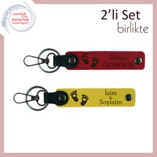 Anne-Baba Olmanın Simgesi Kalpli Ayak Motifli Deri Anahtarlık, Isme Özel 2’li Set, Kırmızı-Sarı