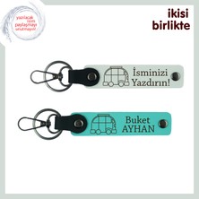 Kamp Rotalarına Eşlik Edecek Hediye Karavanlı Deri Anahtarlık X2’li, Isim Yazılabilir, Beyaz-Turkuaz
